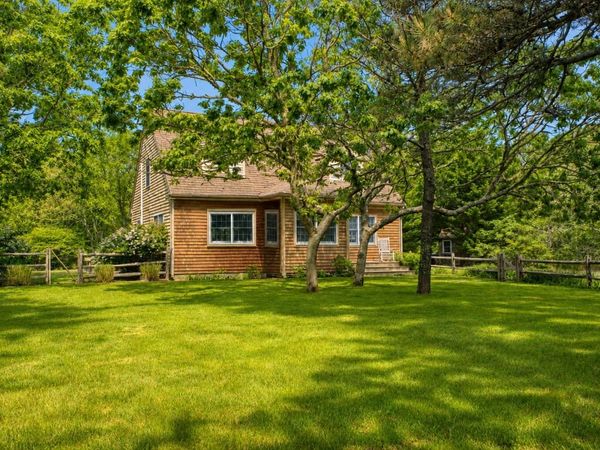 111 Charles Neck Way, West Tisbury, MA 02575