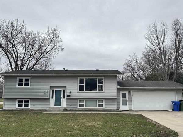 1808 Owen St., Charles City, IA 50616