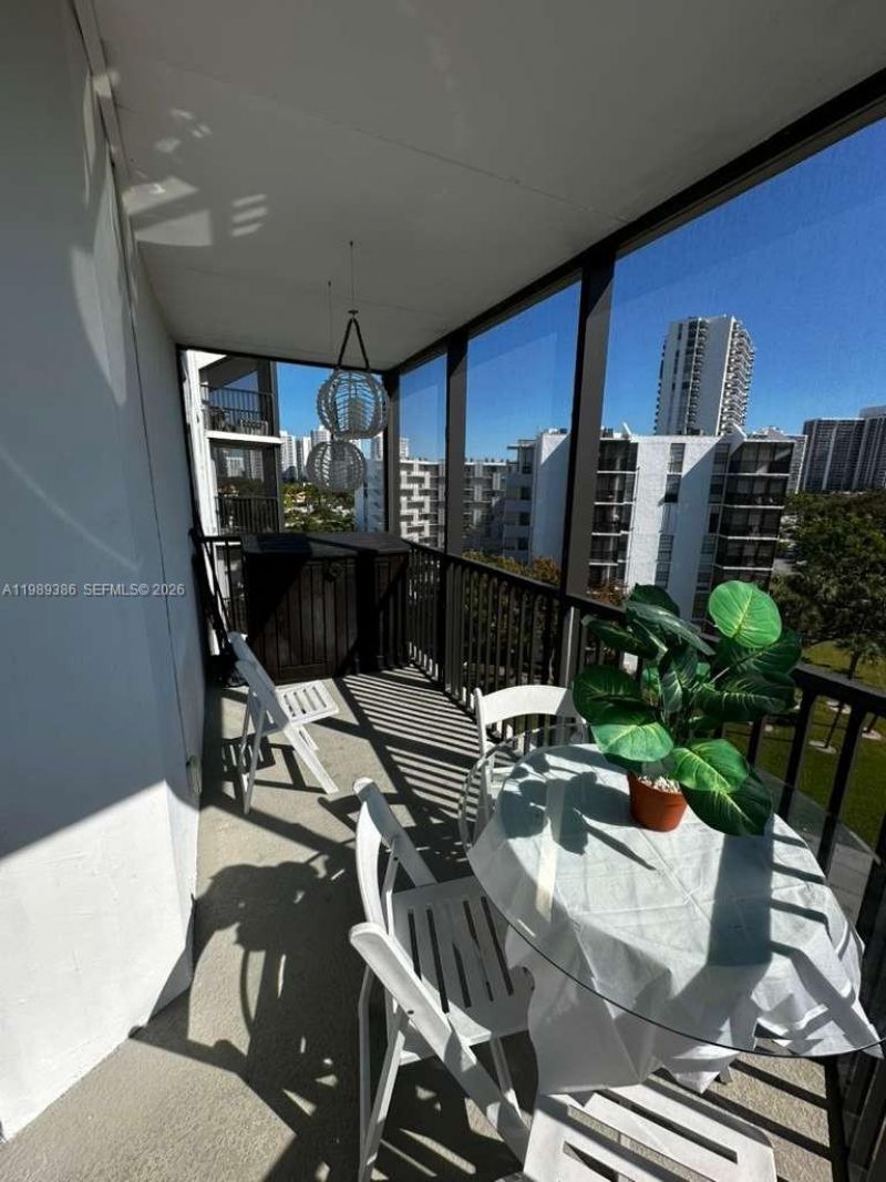 3401 N Country Club Dr , Unit 718, Aventura, FL 33180 Photo