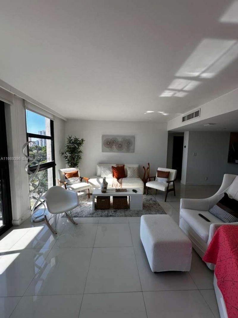 3401 N Country Club Dr , Unit 718, Aventura, FL 33180 Photo