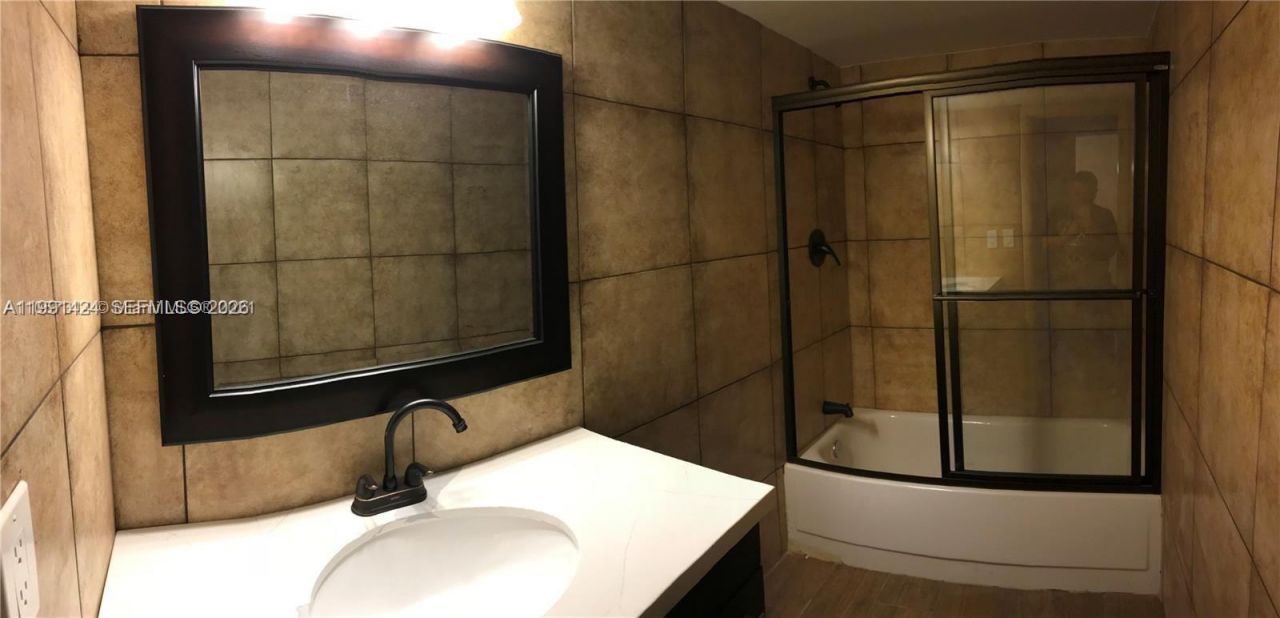 1540 NE 191st St , Unit 125, Miami, FL 33179 Photo