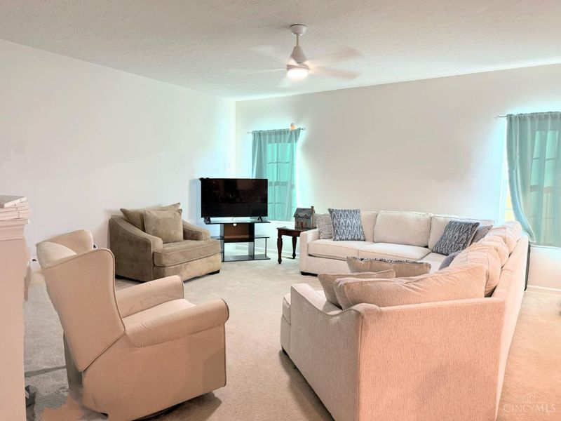 6017 Outlook Court, Hamilton Twp, OH 45152 Photo 2