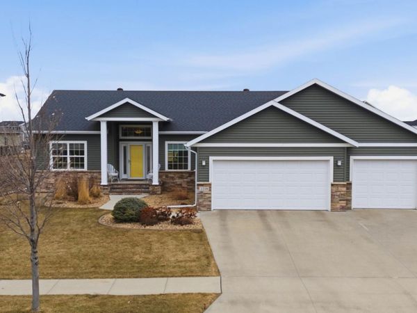 2218 41st Street S, Moorhead, MN 56560