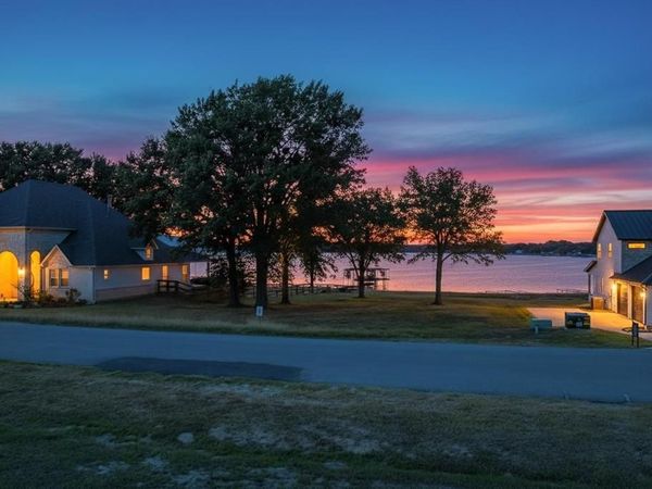 32 Shoreline Drive, Mabank, TX 75143