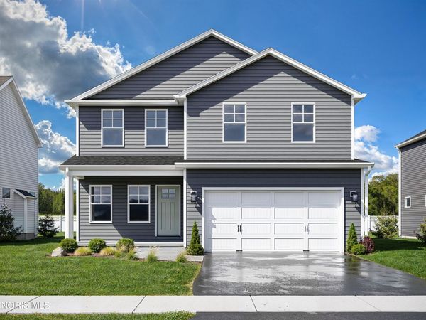 130 Valley Hall Drive, Perrysburg, OH 43551