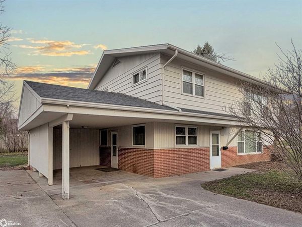 203 11th SE, Hampton, IA 50441