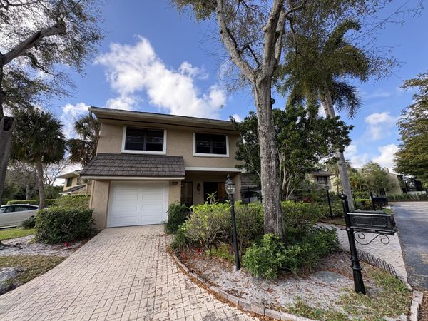 5664 Santiago Circle, Boca Raton, FL 33433