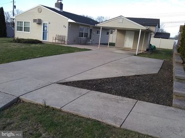 29 GRIDIRON ROAD, LEVITTOWN, PA 19057