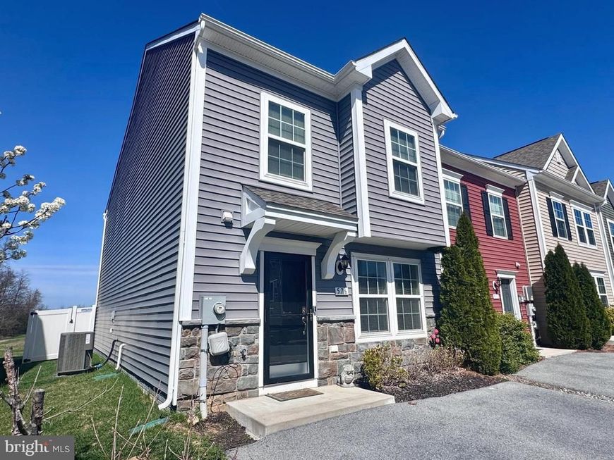 576 Thumper Drive, Ranson, WV 25438 Main Photo