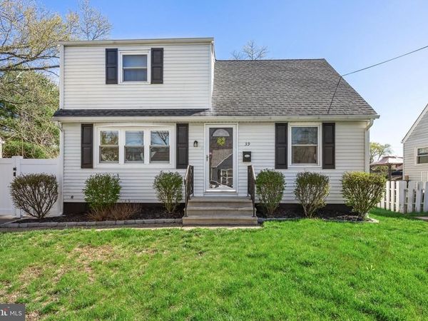 39 LONGWOOD DRIVE, HAMILTON, NJ 08620
