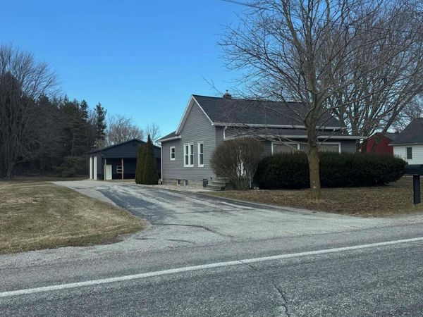 1121 Midland Road W, Bay City, MI 48706