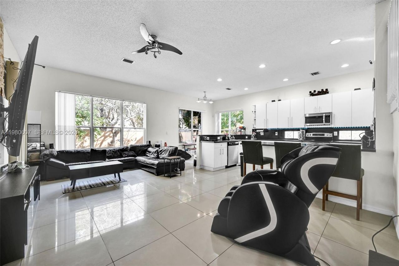 2007 NE 6th Ct, Homestead, FL 33033 Photo