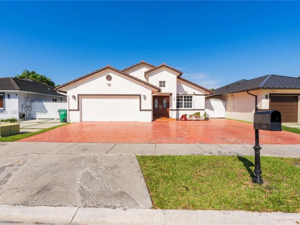 706 NW 135th Ct, Miami, FL 33182