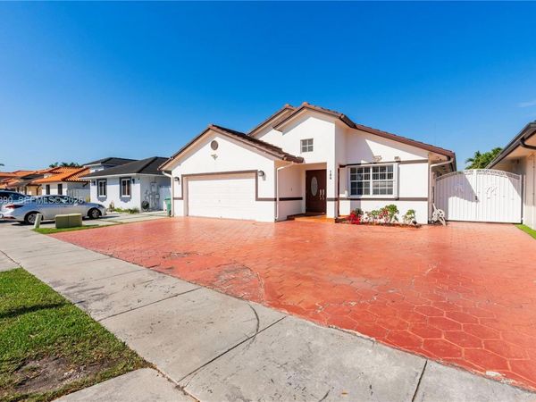 706 NW 135th Ct, Miami, FL 33182
