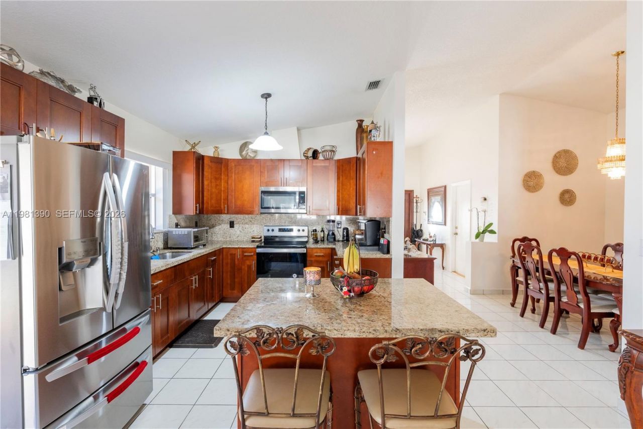 706 NW 135th Ct, Miami, FL 33182 Photo