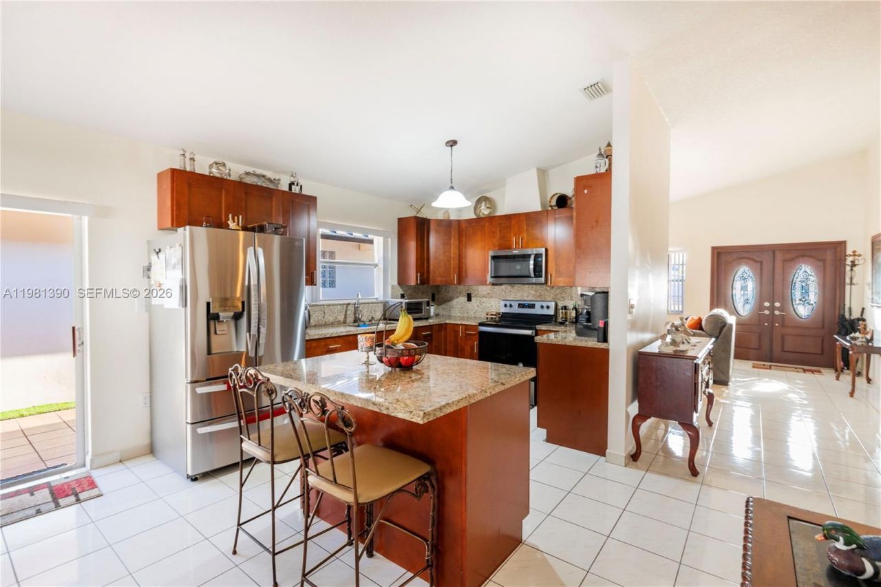 706 NW 135th Ct, Miami, FL 33182 Photo