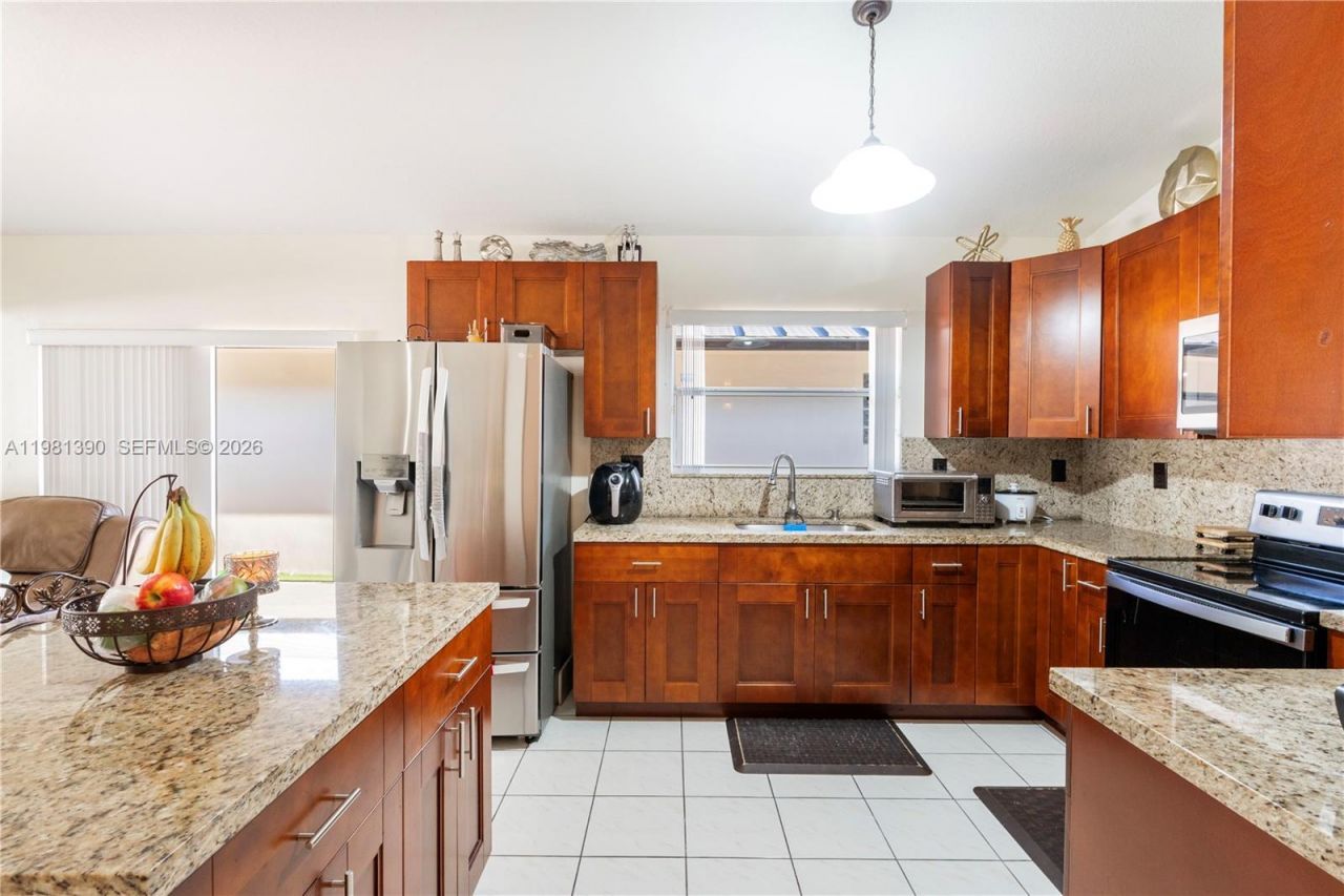 706 NW 135th Ct, Miami, FL 33182 Photo