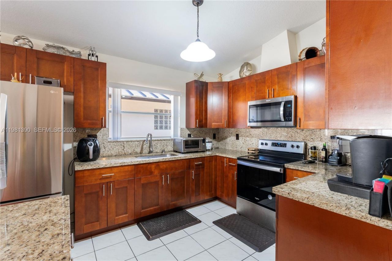 706 NW 135th Ct, Miami, FL 33182 Photo