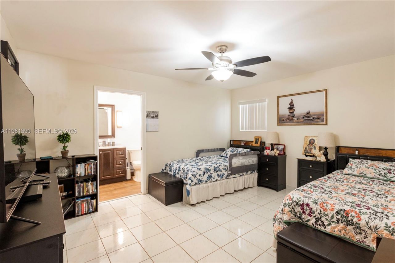 706 NW 135th Ct, Miami, FL 33182 Photo