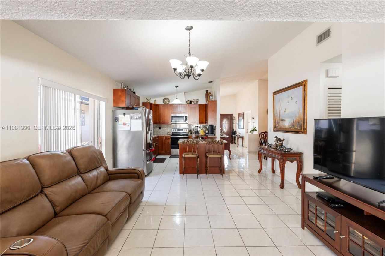 706 NW 135th Ct, Miami, FL 33182 Photo