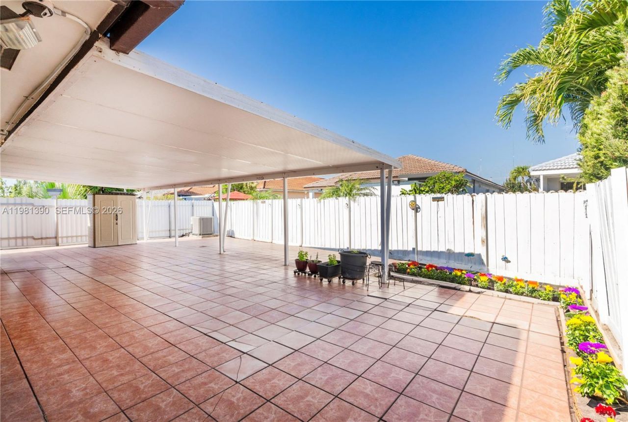 706 NW 135th Ct, Miami, FL 33182 Photo