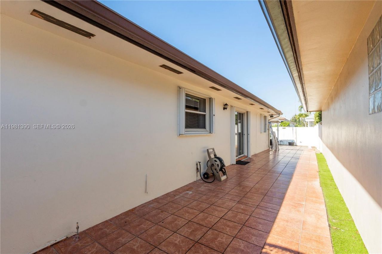 706 NW 135th Ct, Miami, FL 33182 Photo