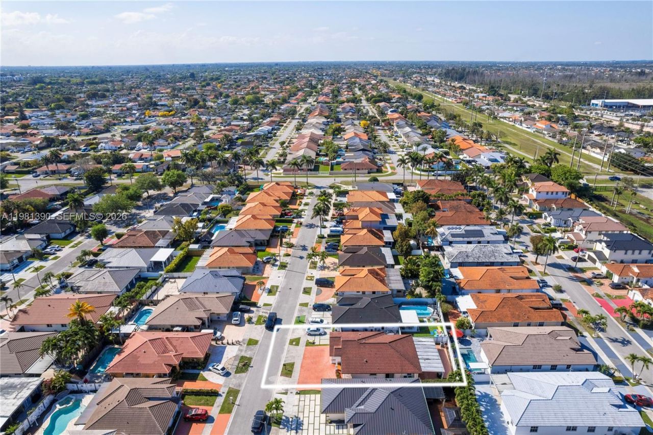 706 NW 135th Ct, Miami, FL 33182 Photo