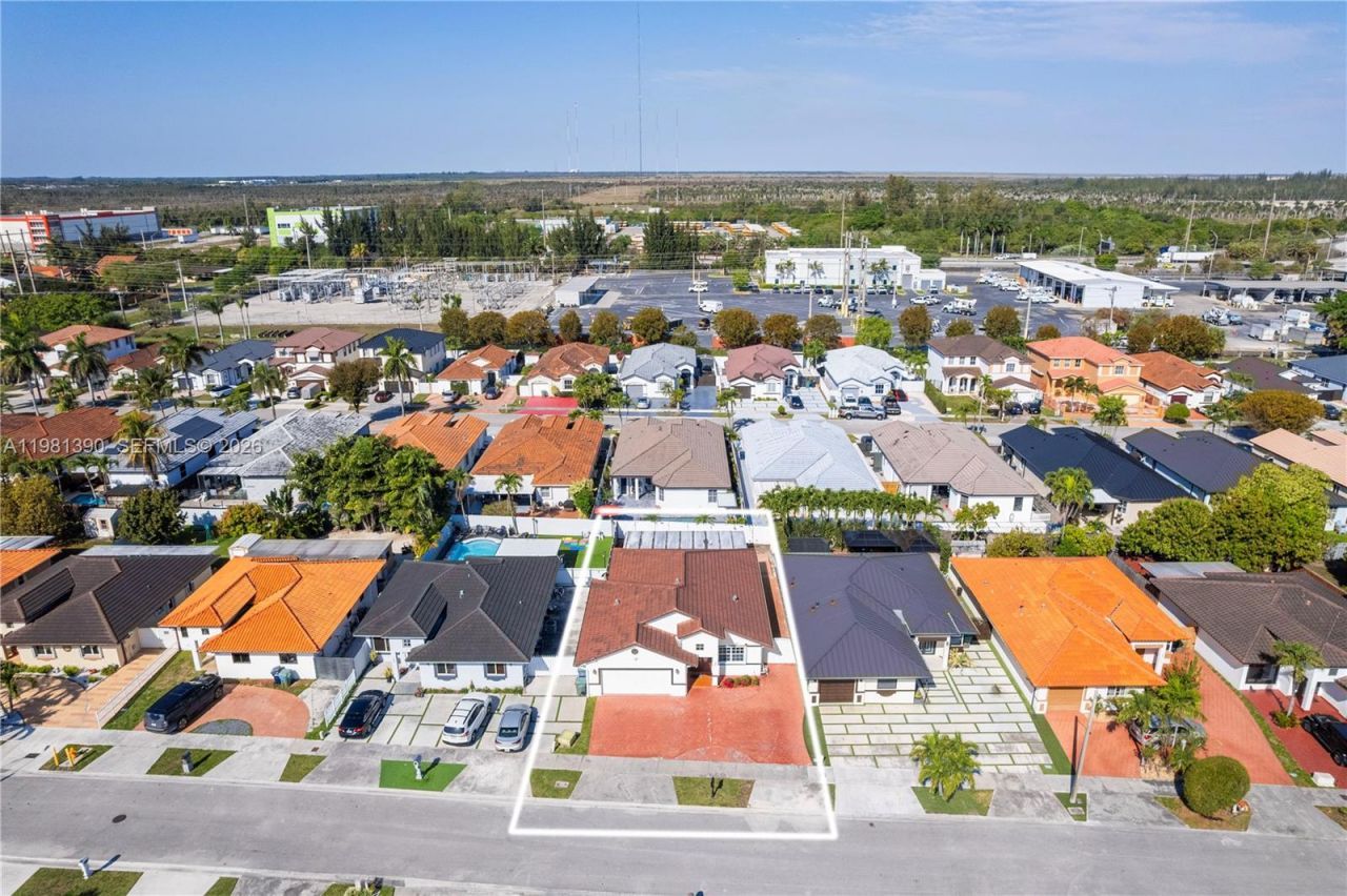 706 NW 135th Ct, Miami, FL 33182 Photo