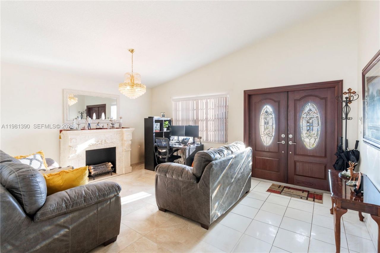 706 NW 135th Ct, Miami, FL 33182 Photo