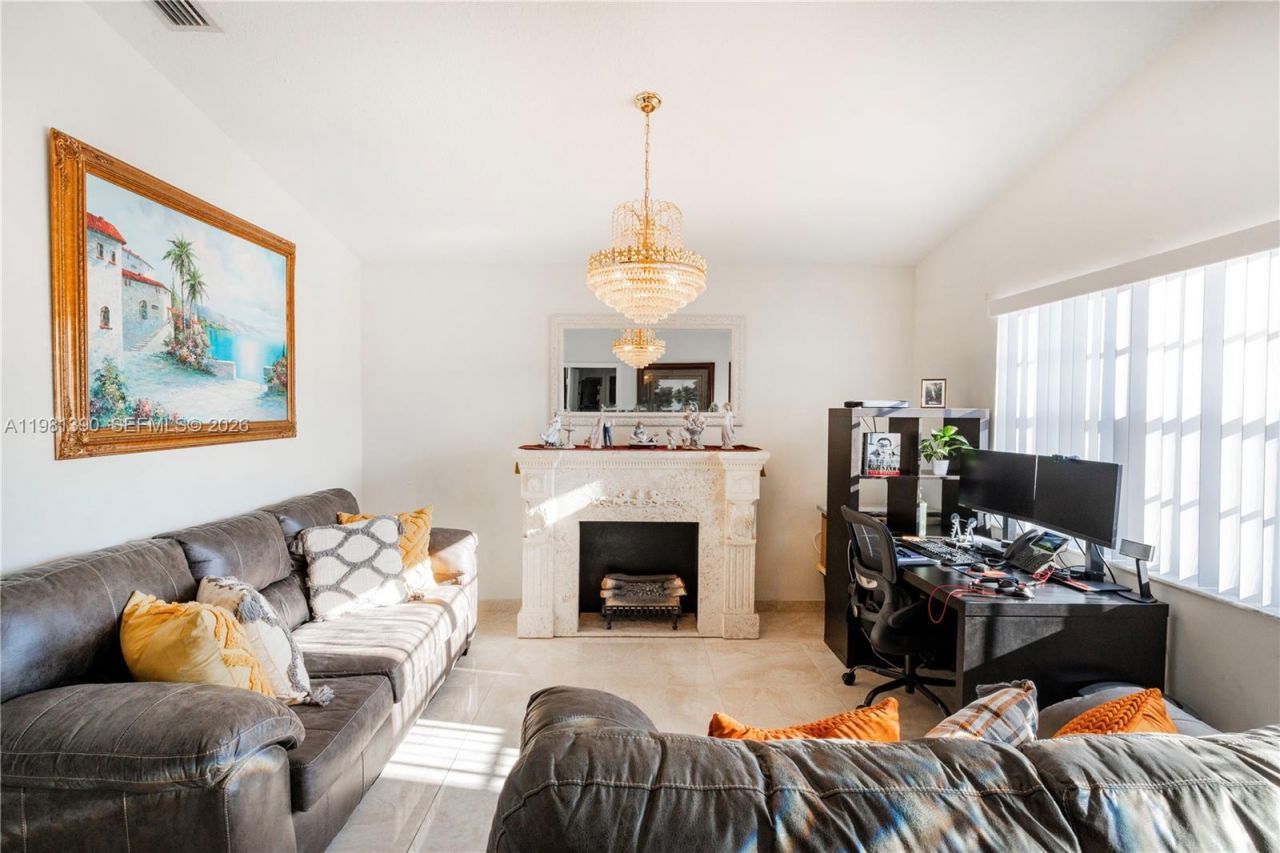 706 NW 135th Ct, Miami, FL 33182 Photo