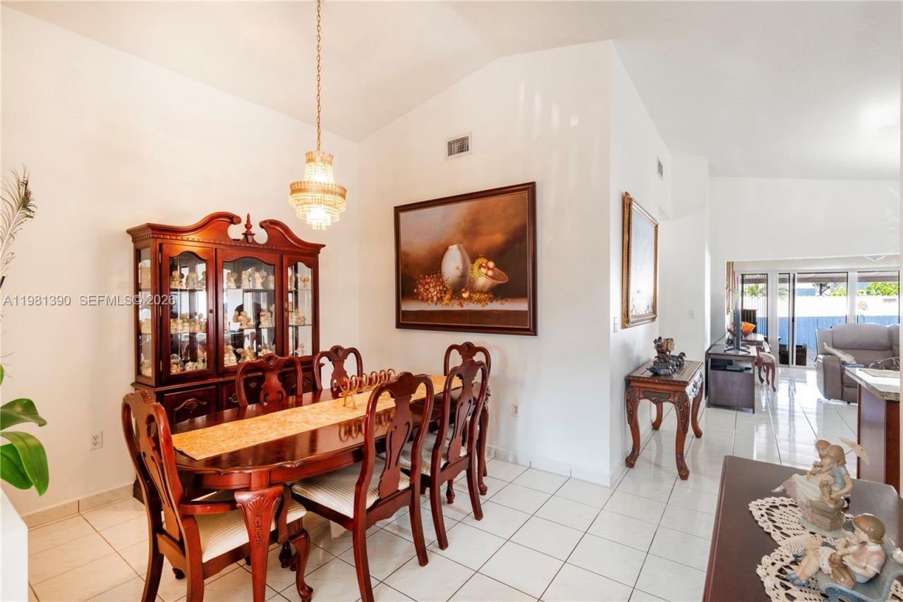 706 NW 135th Ct, Miami, FL 33182 Photo