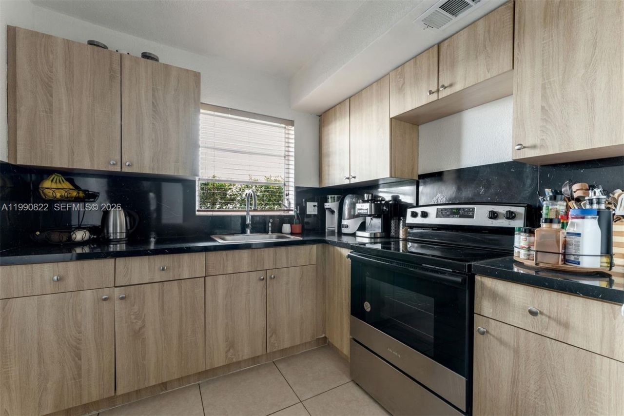 7670 SW 82nd St , Unit H117, Miami, FL 33143 Photo