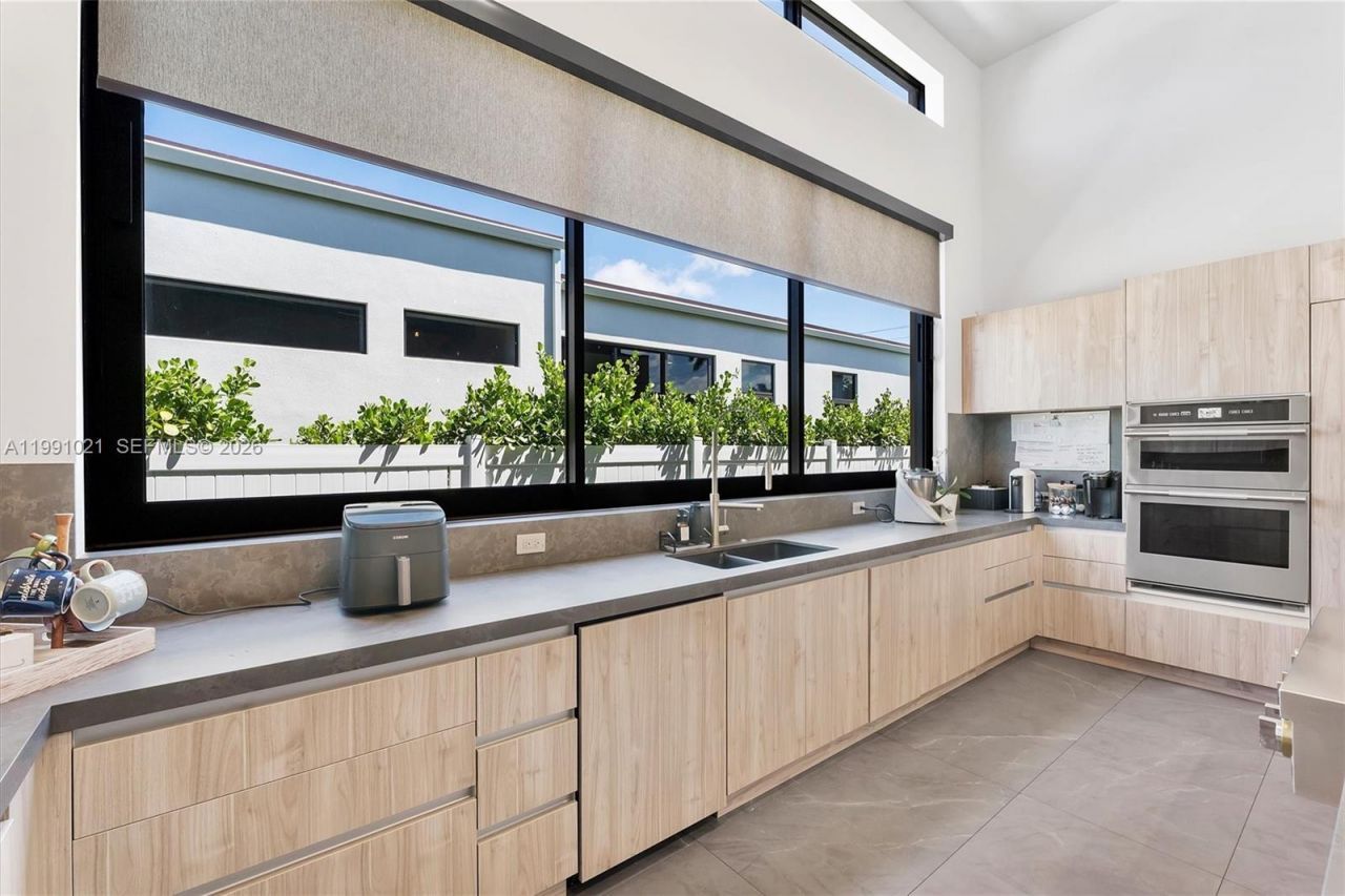 2215 NE 19th St , Fort Lauderdale, FL 33305 Photo