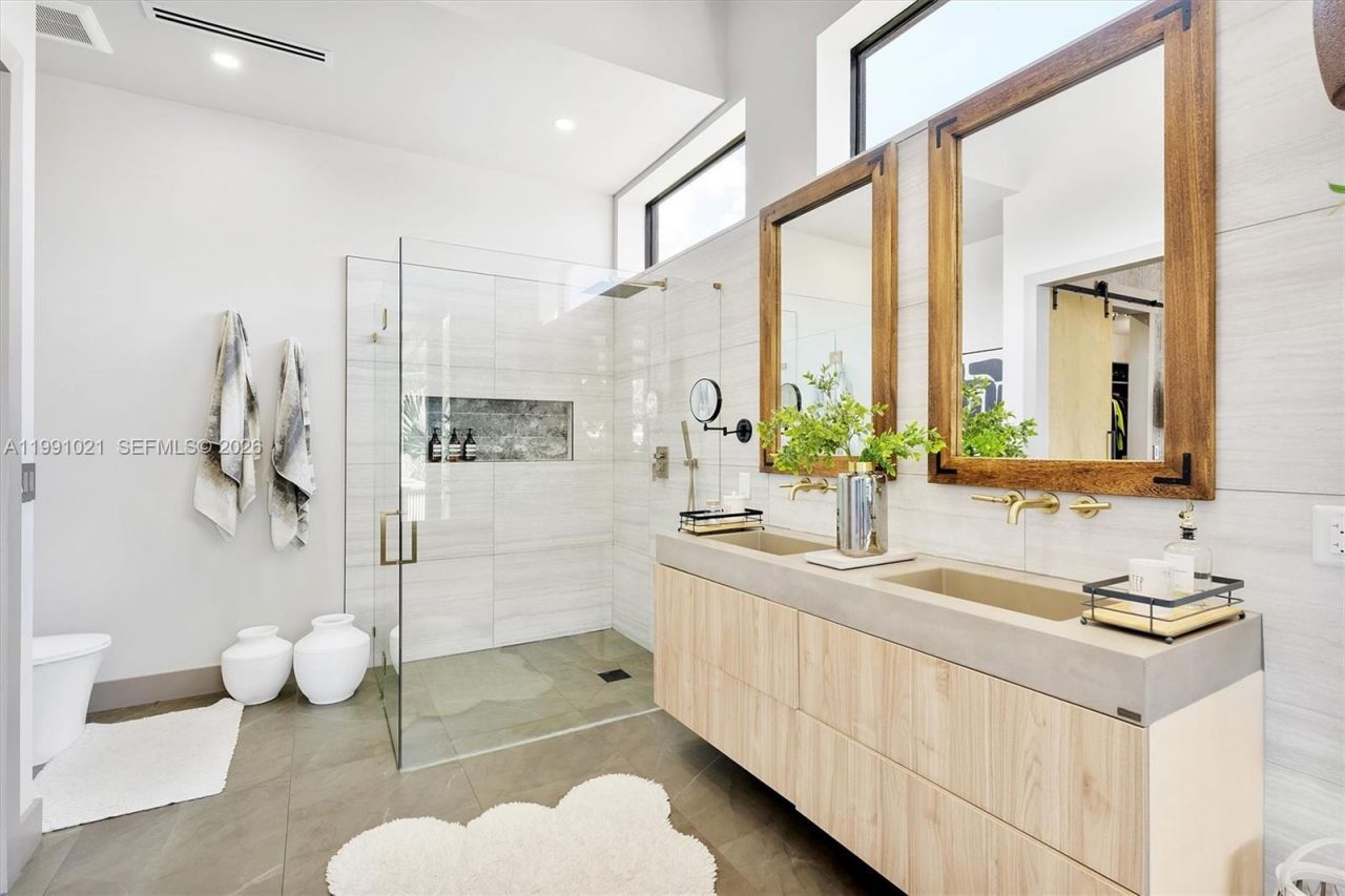 2215 NE 19th St , Fort Lauderdale, FL 33305 Photo