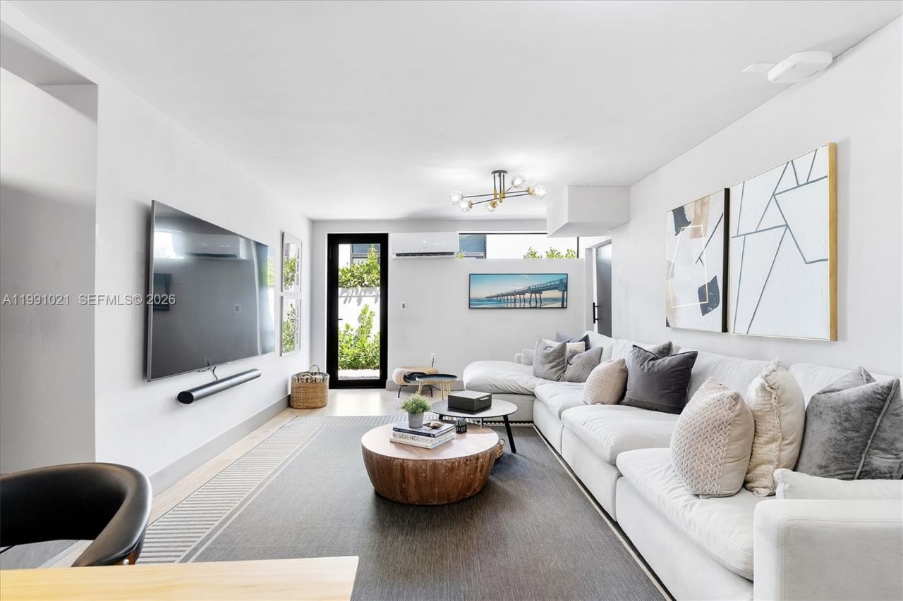 2215 NE 19th St , Fort Lauderdale, FL 33305 Photo