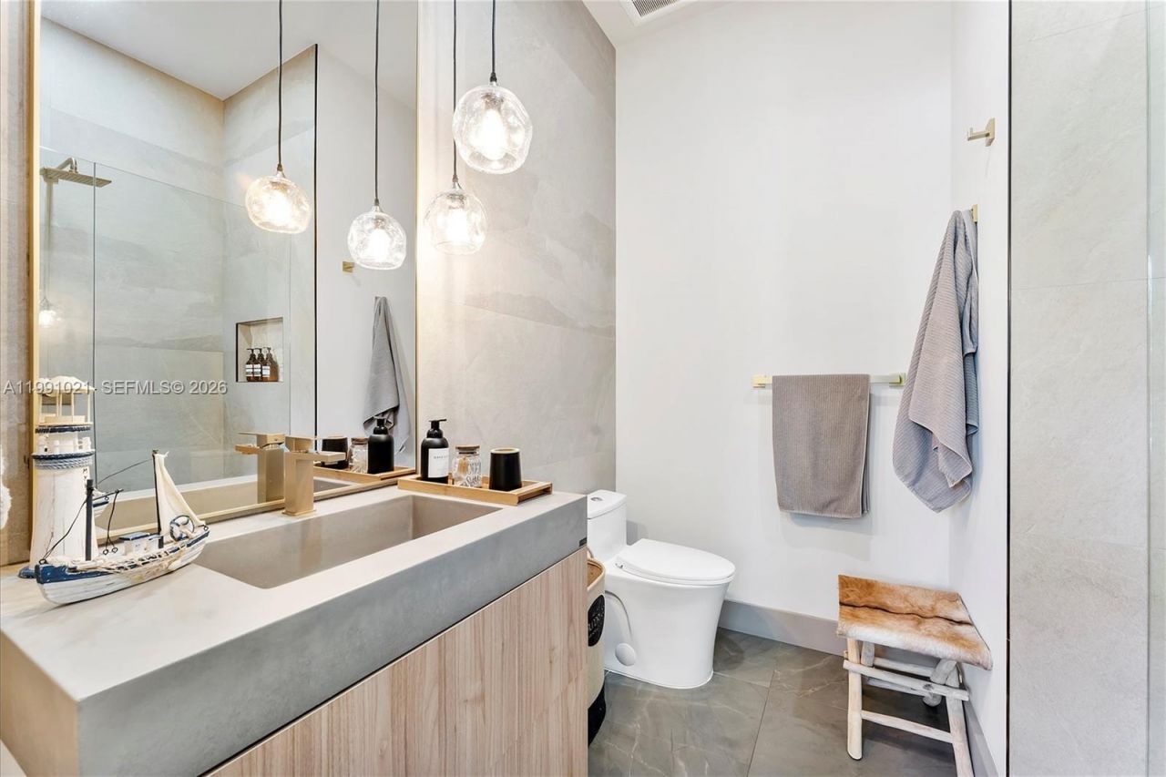 2215 NE 19th St , Fort Lauderdale, FL 33305 Photo