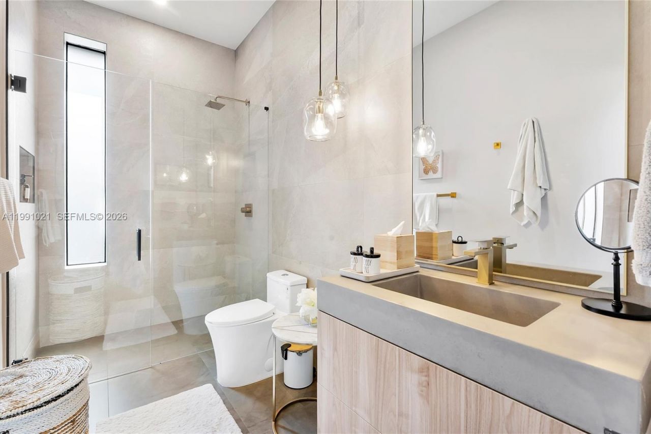 2215 NE 19th St , Fort Lauderdale, FL 33305 Photo