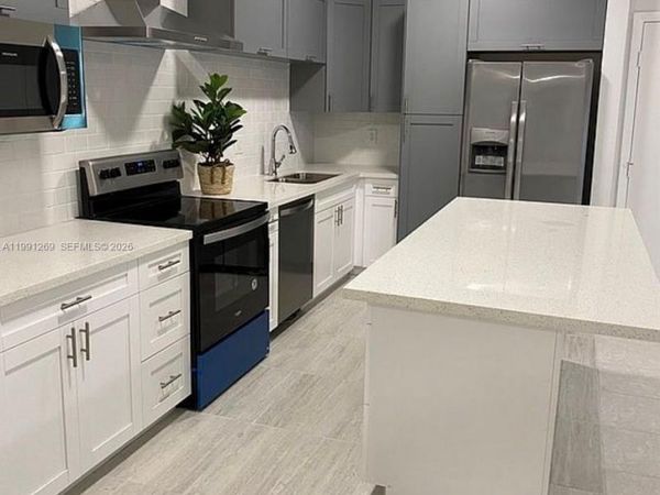 9346 S Belfort Cir, Unit 215, Tamarac, FL 33321
