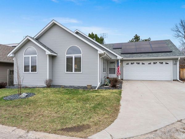 420 Village Court, Cambridge, MN 55008
