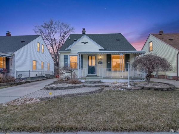 29901 Kelly Road, Roseville, MI 48066