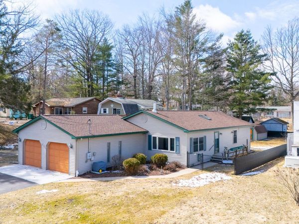 311 Iroquois Avenue, Prudenville, MI 48651