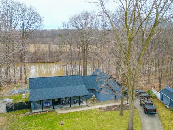 1301 Riverside Road, Niles, MI 49120