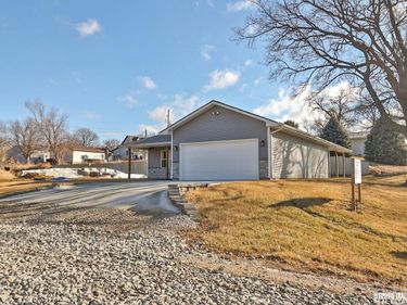 320 Tecumseh Street, Sterling, NE 68443