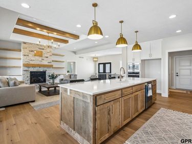 21512 E Circle, Omaha, NE 68022