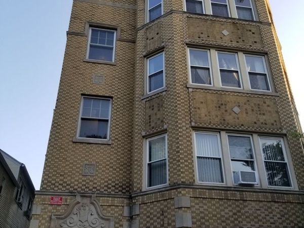 1925 W Belle Plaine Avenue , Unit 3F, Chicago, IL 60613