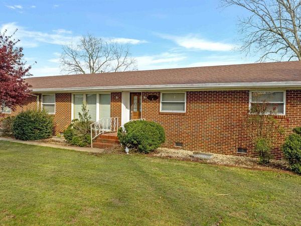 61 Rains Avenue SE, Rainsville, AL 35986