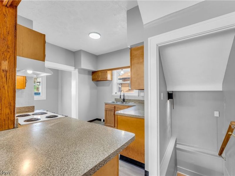 516 Whitney Avenue, Akron, OH 44306 Photo 11