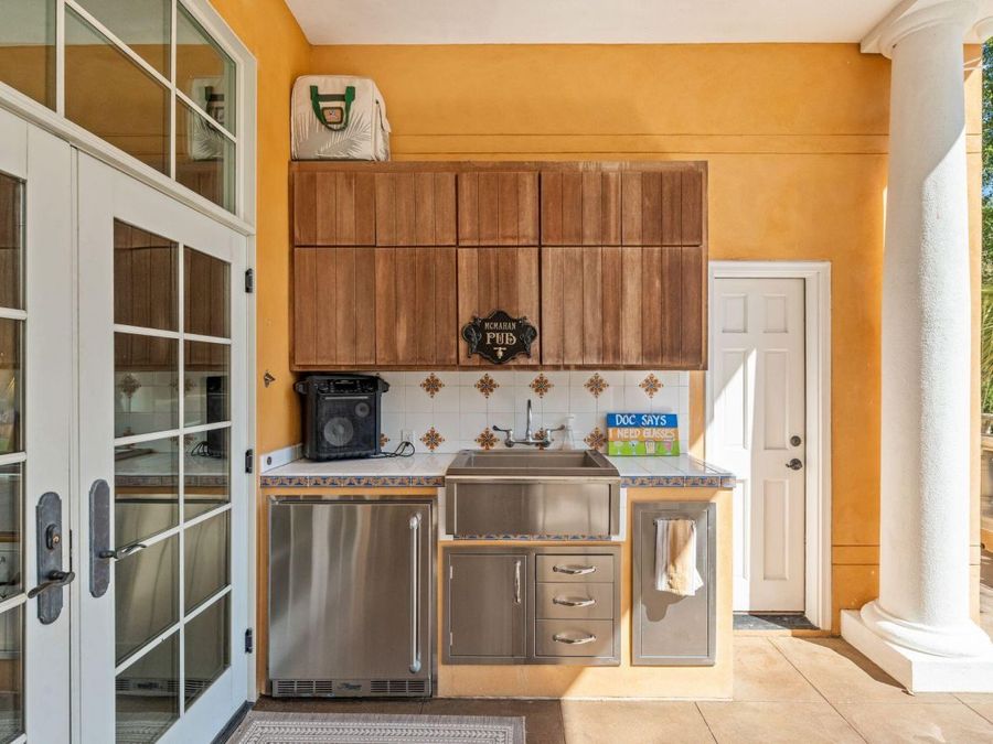 Property Image 100