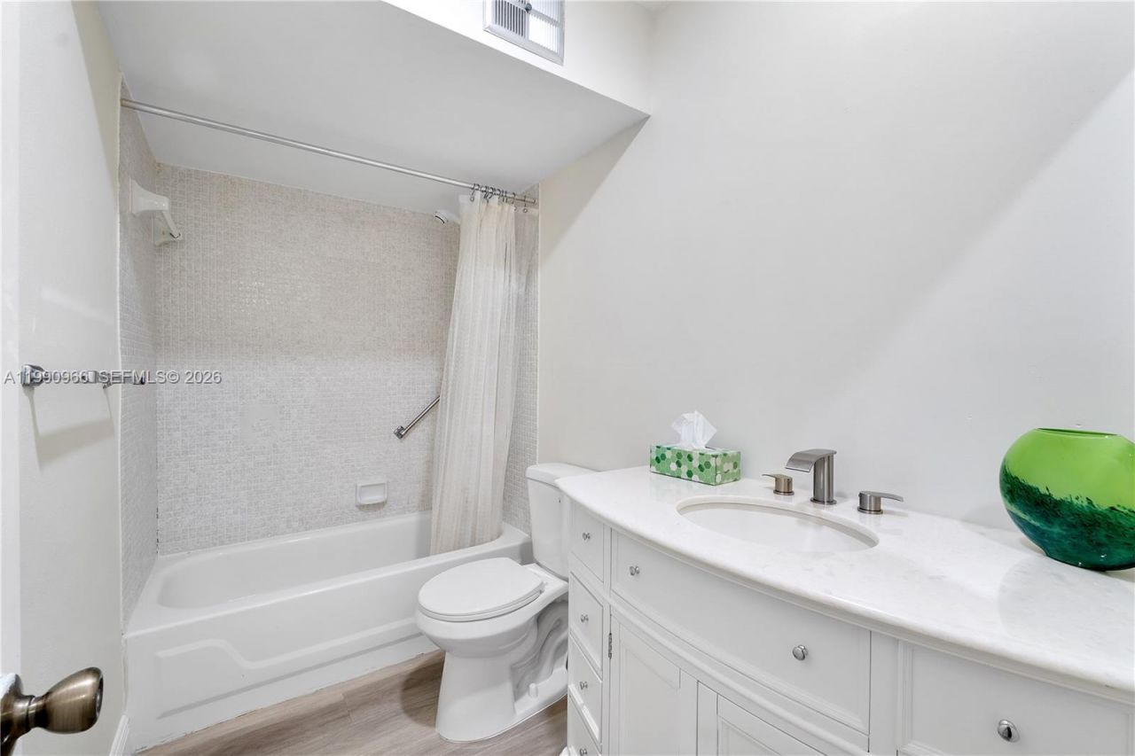 9201 Sunrise Lakes Blvd , Unit 304, Sunrise, FL 33322 Photo