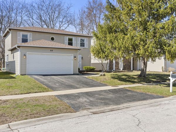 212 E Lakeside Drive , Vernon Hills, IL 60061